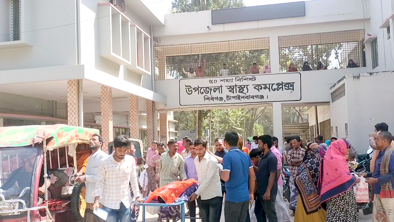 চাঁপাইনবাবগঞ্জে  সড়ক দূর্ঘটনায় ইন্সুরেন্স কর্মকর্তা নিহত